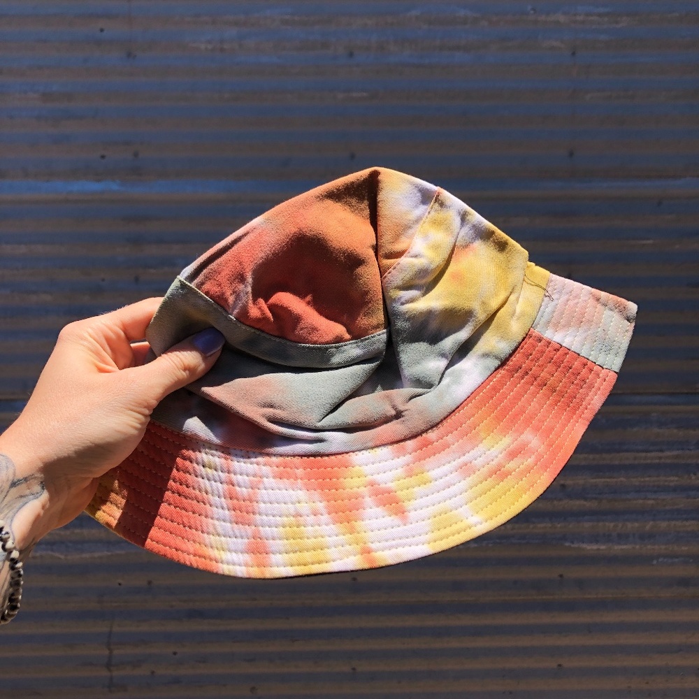 RESTOCK 🚨 Rincon Reversible Tie Dye Bucket Hat - Picture 11 of 13